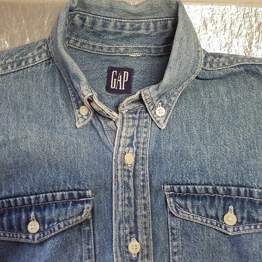GAP DENIM BUTTON DOWN SHIRT S